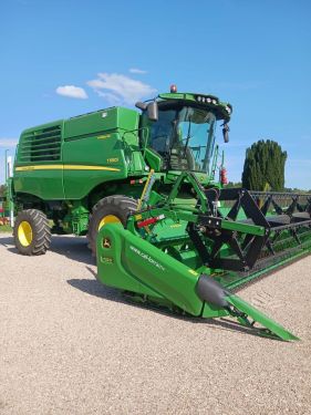 JOHN DEERE – T 550