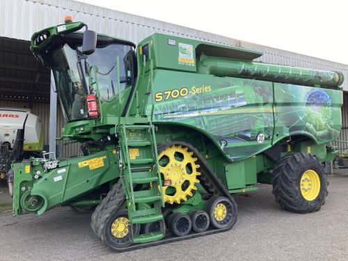 JOHN DEERE - S 780