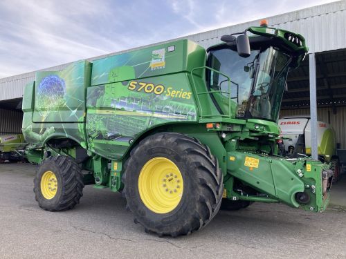 JOHN DEERE - S 780