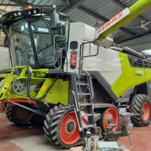 CLAAS - LEXION 8700 TT